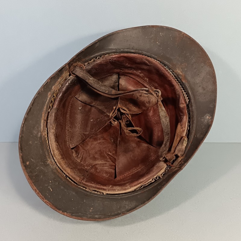 CASQUE ADRIAN MODELE 1915 ARTILLERIE COMPLET GUERRE 1914-1918 DANS SON JUS DE GRENIER !!